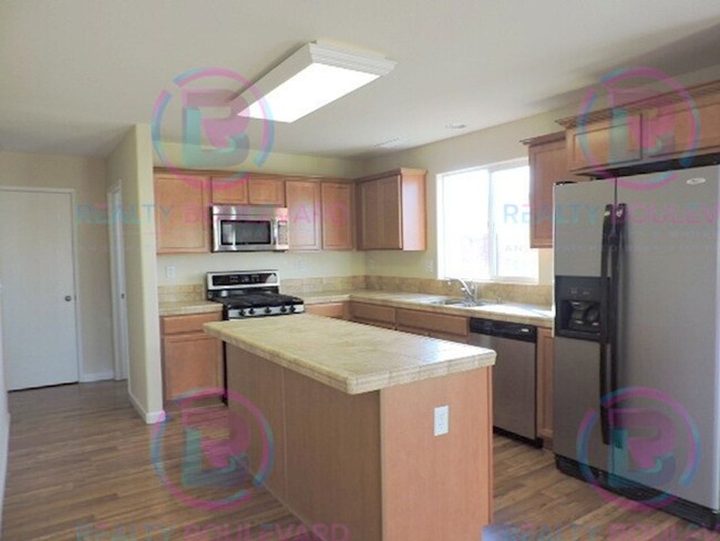 Building Photo - Stunning 4-Bedroom Home with Scenic Views ...