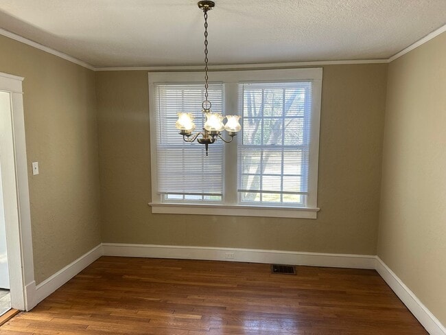 Building Photo - 607 Highland Park Dr