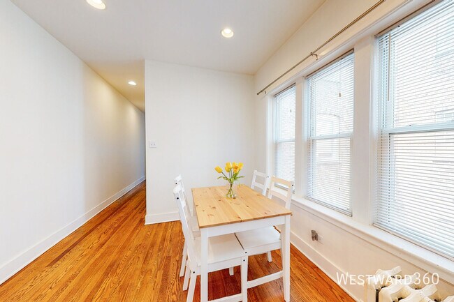 Foto del edificio - 4549 N Albany Ave