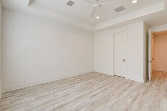 Building Photo - 2721 Oakwood Crst Ln