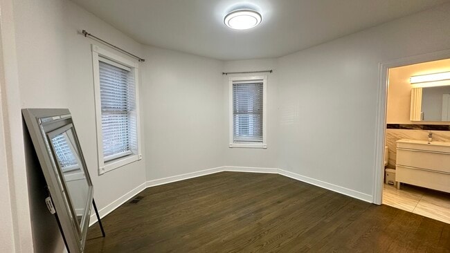 Building Photo - 5716 N Campbell Ave