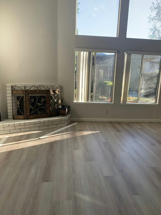 1070 Mohr Ln Unit 21, Concord, CA 94518 Condo for Rent in Concord, CA