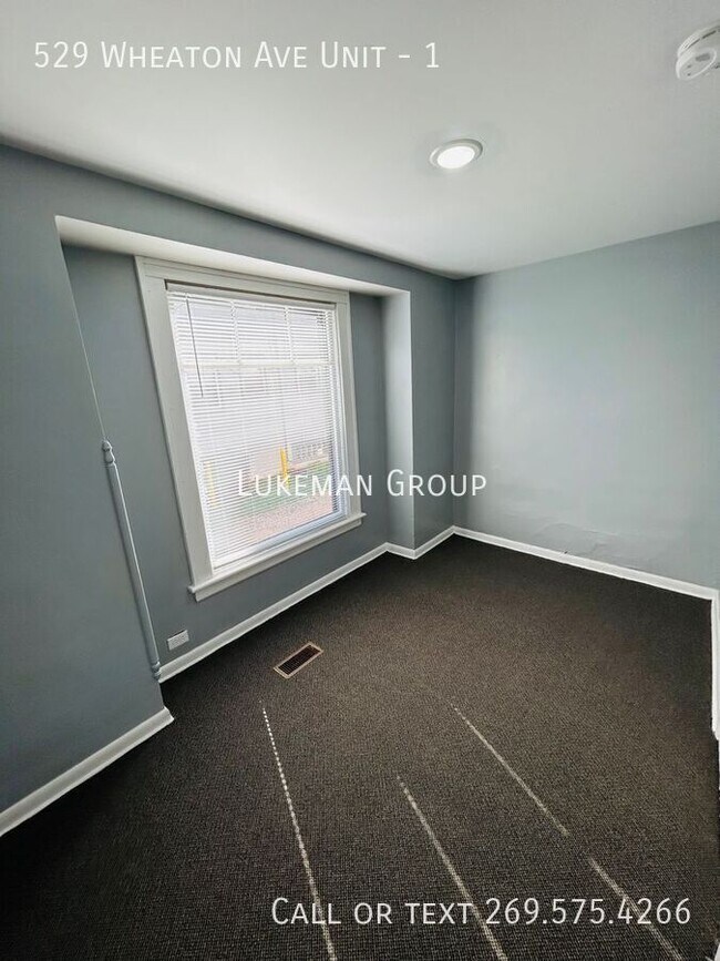 Foto del edificio - 529 Wheaton Ave