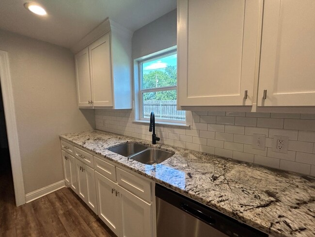 Building Photo - Updated McGregor Home