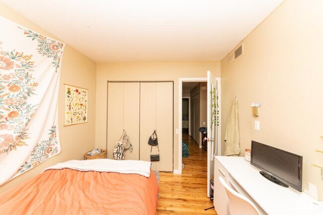Building Photo - 3 bedroom in Chicago IL 60614