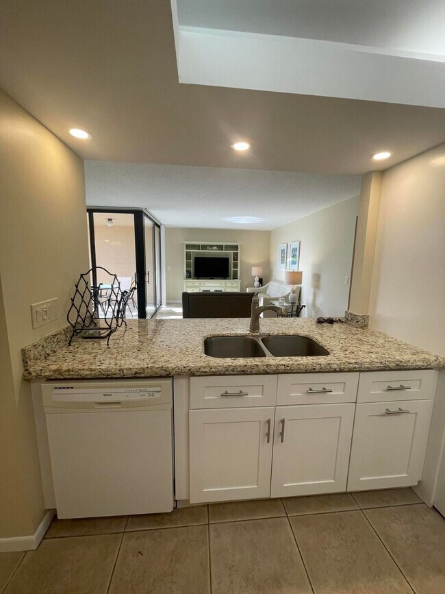 Building Photo - 450 Egret Cir