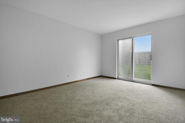 Foto del edificio - 606 Country Ln