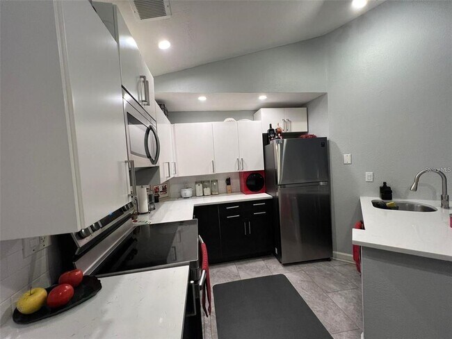 Foto del edificio - 4518 Commander Dr