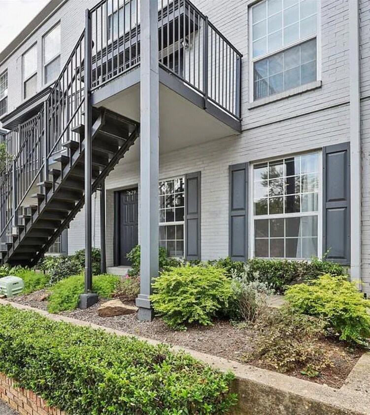Foto principal - 7829 Royal Ln