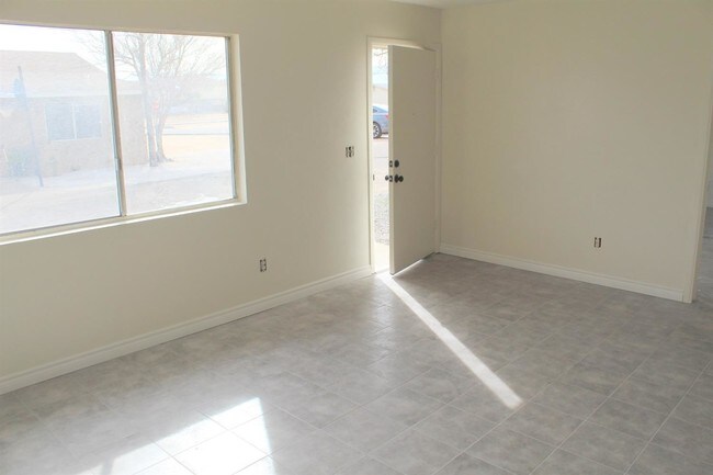 Building Photo - 16306 Juniper St