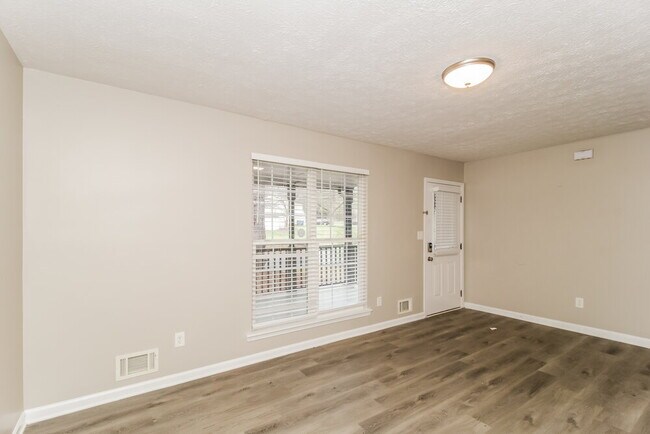 Building Photo - 6492 Meadowlark Dr