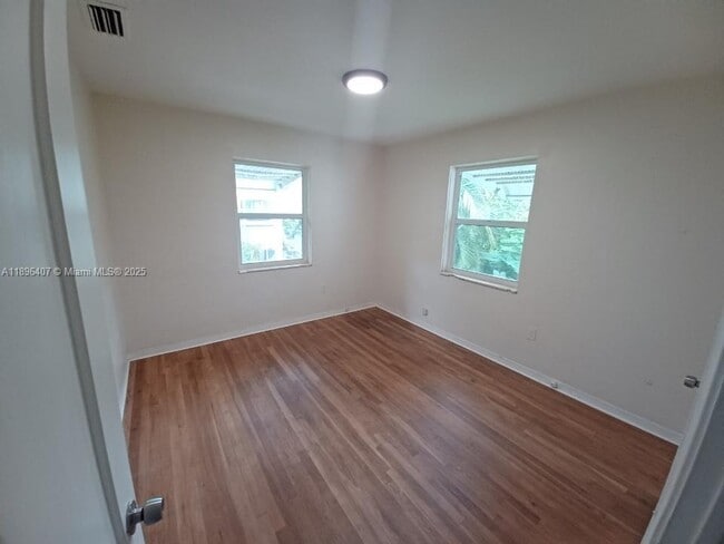 Foto del edificio - 3670 SW 20th St