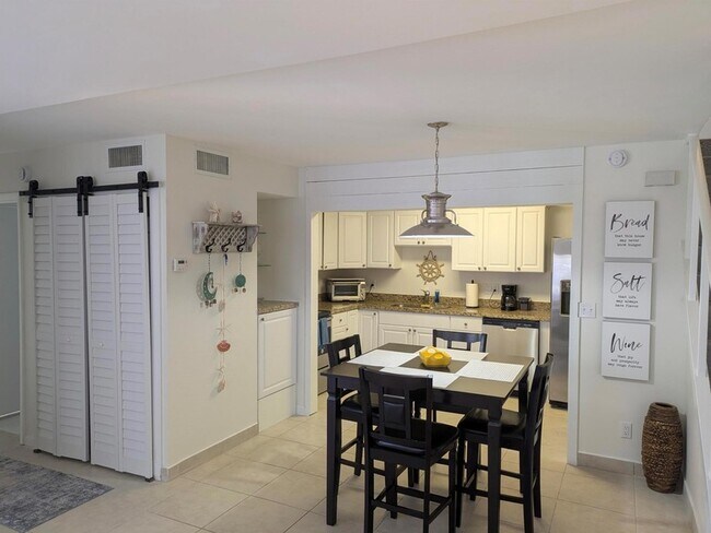 Foto del edificio - 1772 Gulfstream Ave