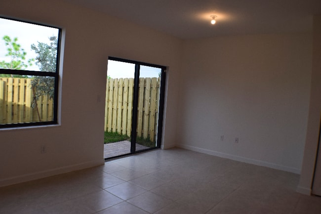 Foto del edificio - 10187 SW 228th Terrace