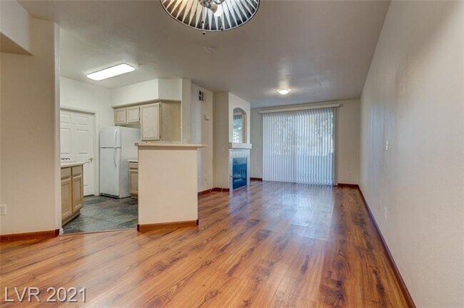Building Photo - DOWNSTAIRS 2 BEDROOM CONDO IN GUARD GATED ...