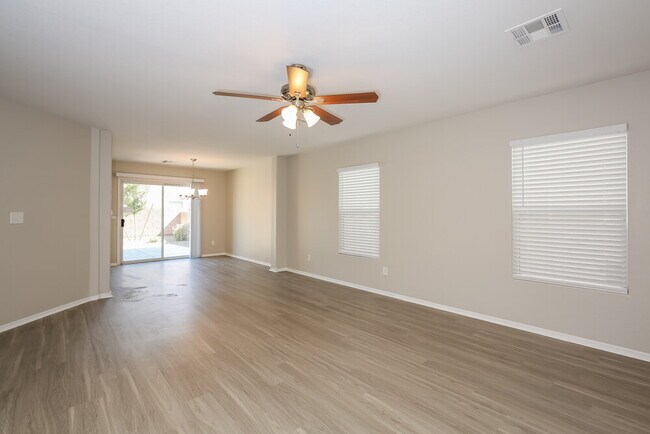 Foto del edificio - 8616 Dodds Canyon St
