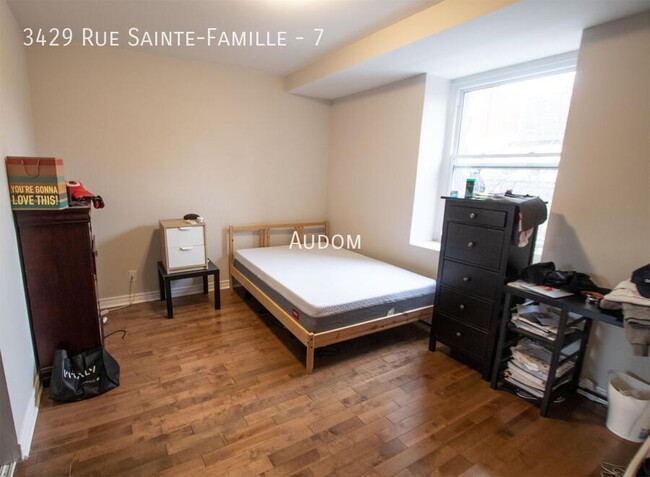 Building Photo - 3429 Rue Sainte-Famille