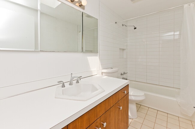 Foto del edificio - 588 W Hawthorn Pl
