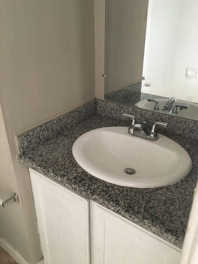 Foto del edificio - 3 bedroom townhouse in Southwest Area