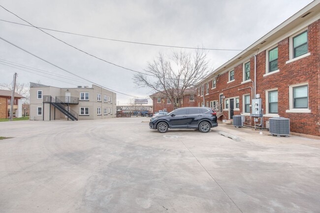 Foto del edificio - Welcome to this charmingly updated 2 Bedroom 1 Bathroom Bungalow Located in the Historic Jefferso...