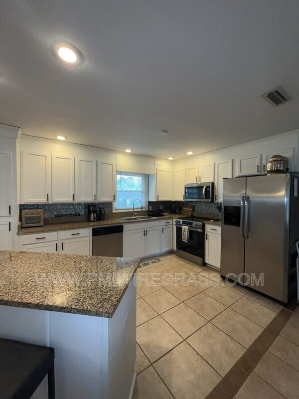 Foto del edificio - 202 Pondella Dr