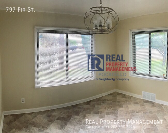 Building Photo - 3 Bed 1 bath home - Newly updated