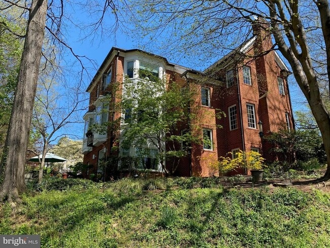 Building Photo - 2318 Nebraska Ave NW