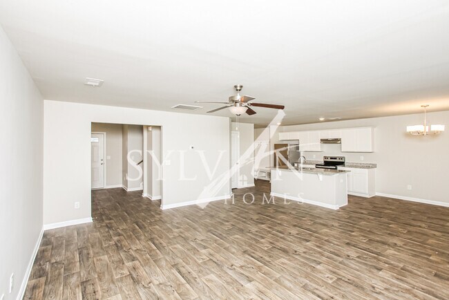 Building Photo - Stunning 4-bedroom, 2.5-bath move in ready...