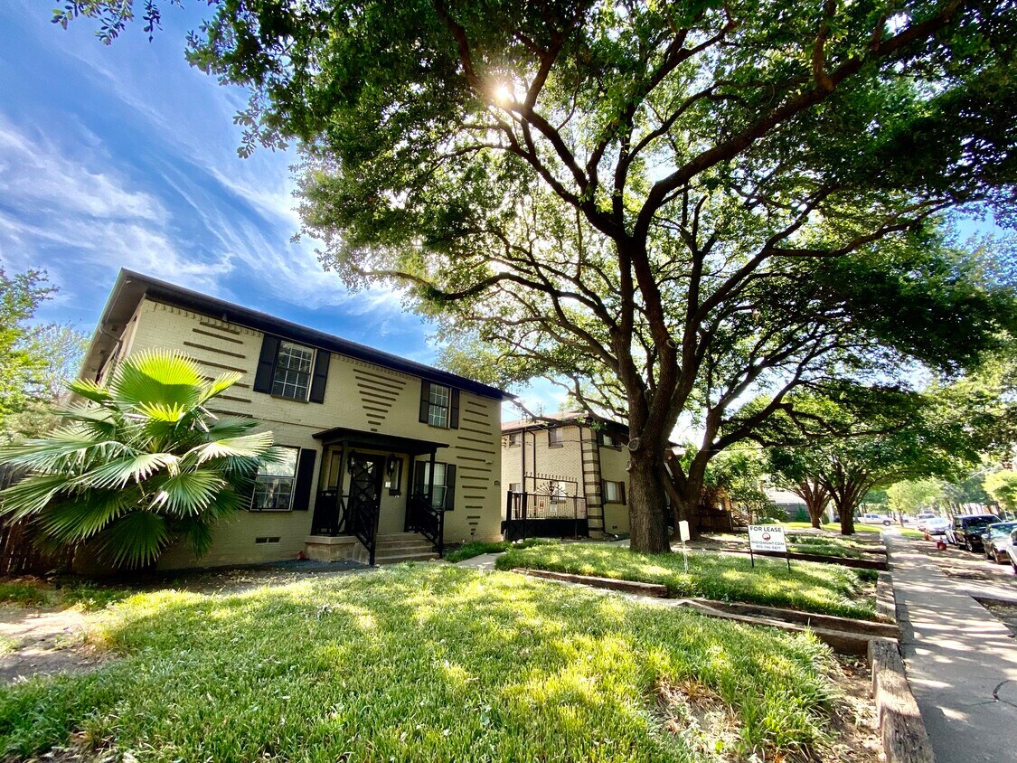 Primary Photo - Hall Street Villas