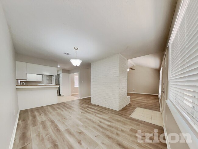 Foto del edificio - 14218 Overbrook Ln