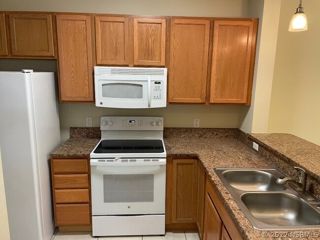 Building Photo - 401 Bouchelle Dr