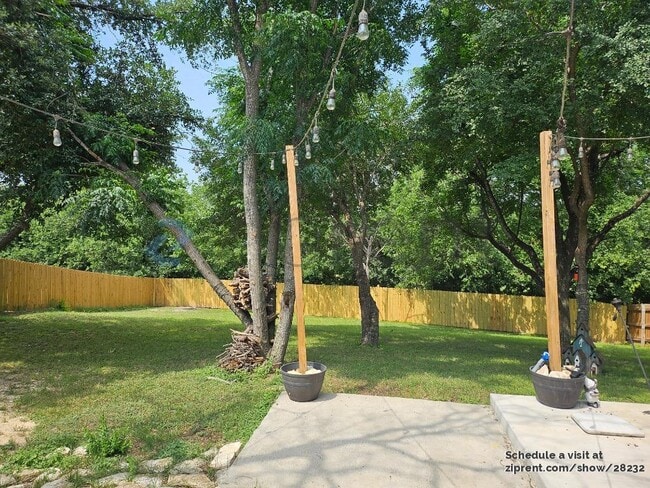 Foto del edificio - 9830 Sugarloaf Dr