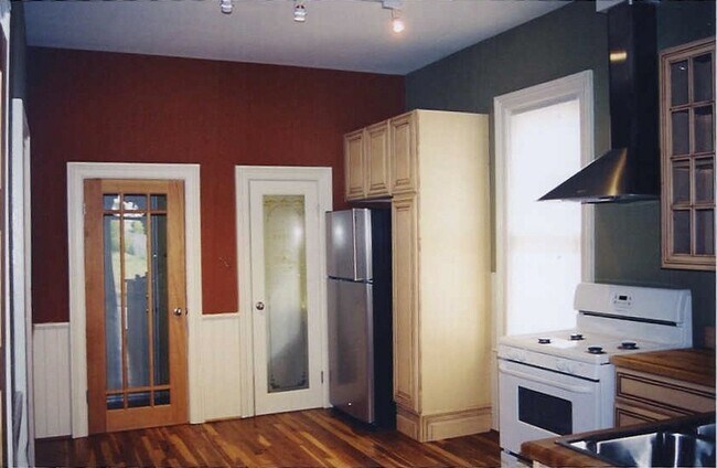 Foto del edificio - Darling 2br/1bath bungalow!