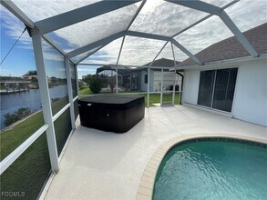 Building Photo - 609 SW 43rd Ln