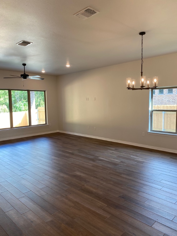 Building Photo - 421 Holstein Dr