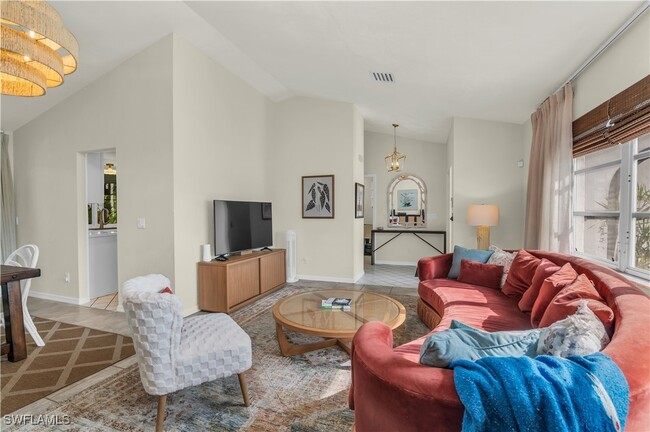 Building Photo - 288 Castaways St