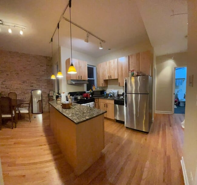 Building Photo - 2106 W 35th St