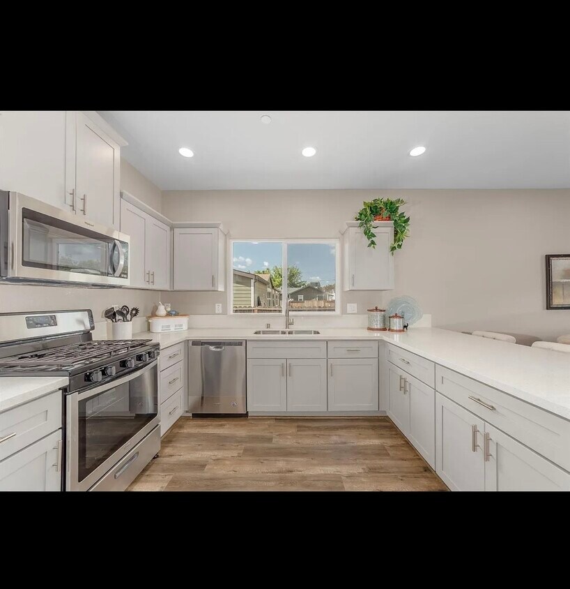 Foto del edificio - 955 Irem Way