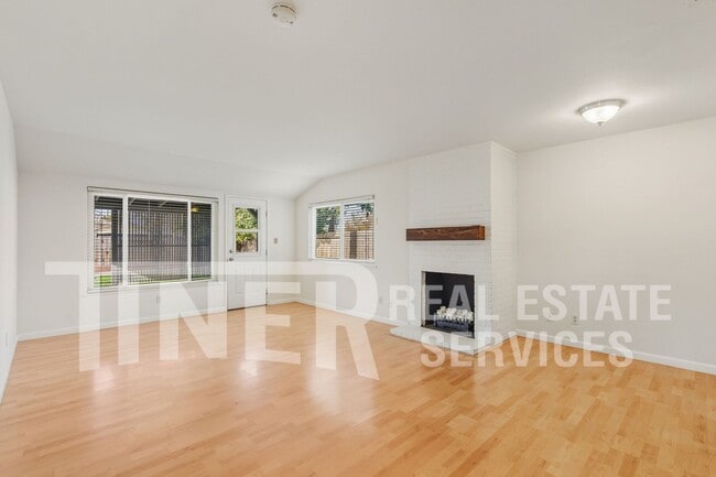 Building Photo - 1309 Shadowglen Rd