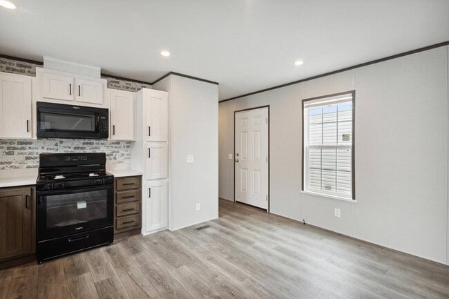 Building Photo - 6 Sundale Trailer Ct