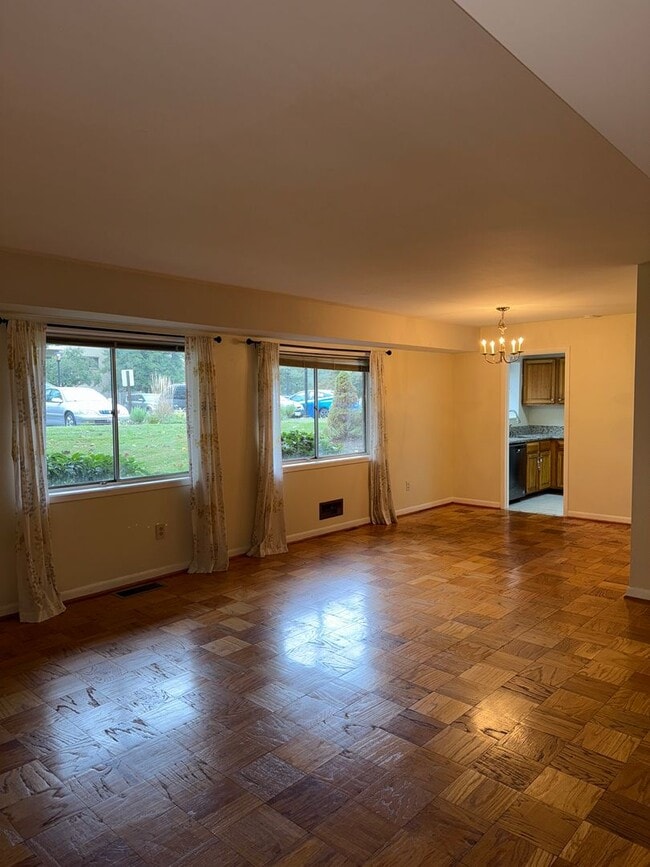 Foto del edificio - Commuter’s Dream! Large 2BR/2BA Condo Step...