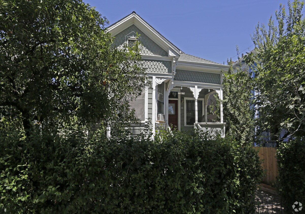 Building Photo - 'p' St. Manor Apartments