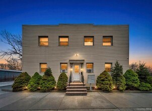 Building Photo - 1550 Montauk Hwy