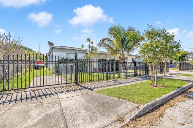 Building Photo - 1176 NW 48th St