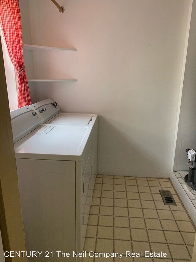 Building Photo - 2 br, 1 bath House - 549 W Hickory St