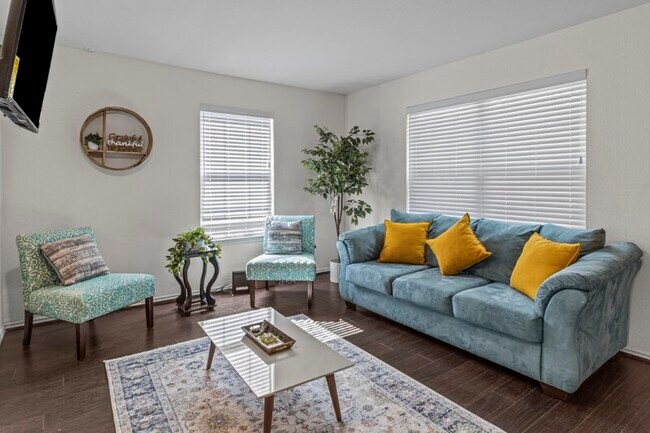 Foto del edificio - 611 Pleasant Valley Dr