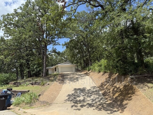 Building Photo - 3601 Oakwood Dr