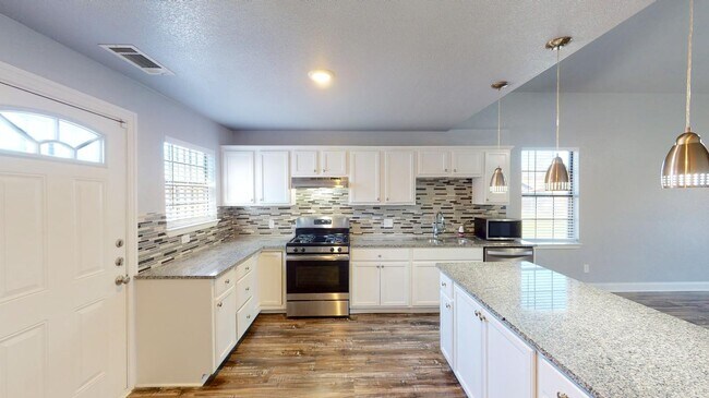 Building Photo - Spacious Victory Gardens home near Trammel...
