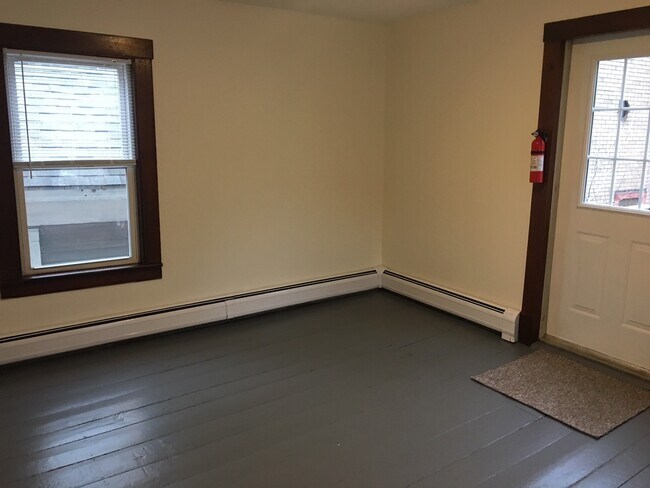 Foto del edificio - 144-146 Elliot St