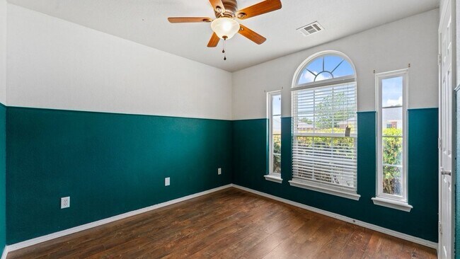 Building Photo - 440 Brookfield Dr